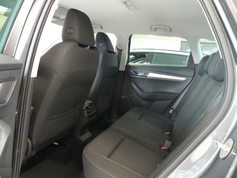 Fahrzeugabbildung SKODA Karoq 2.0l TDI DSG 4x4 Selection AHK*LED*KAM*NAV