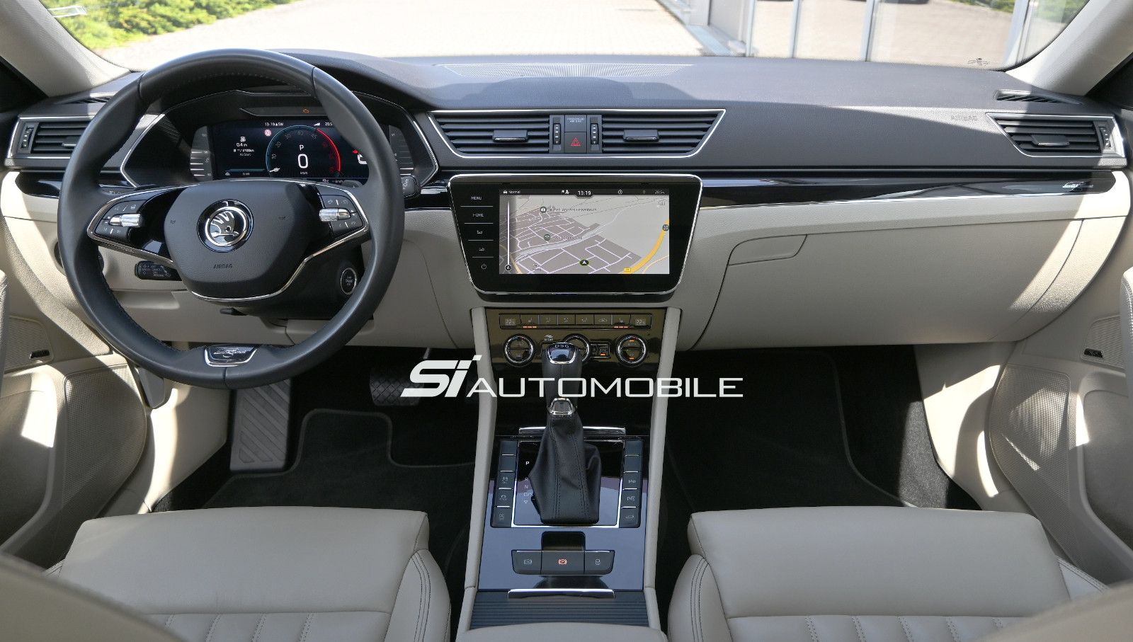 Fahrzeugabbildung SKODA Superb 2.0 TDI DSG L&K COMBI °ACC°AHK°STANDHEIZ°