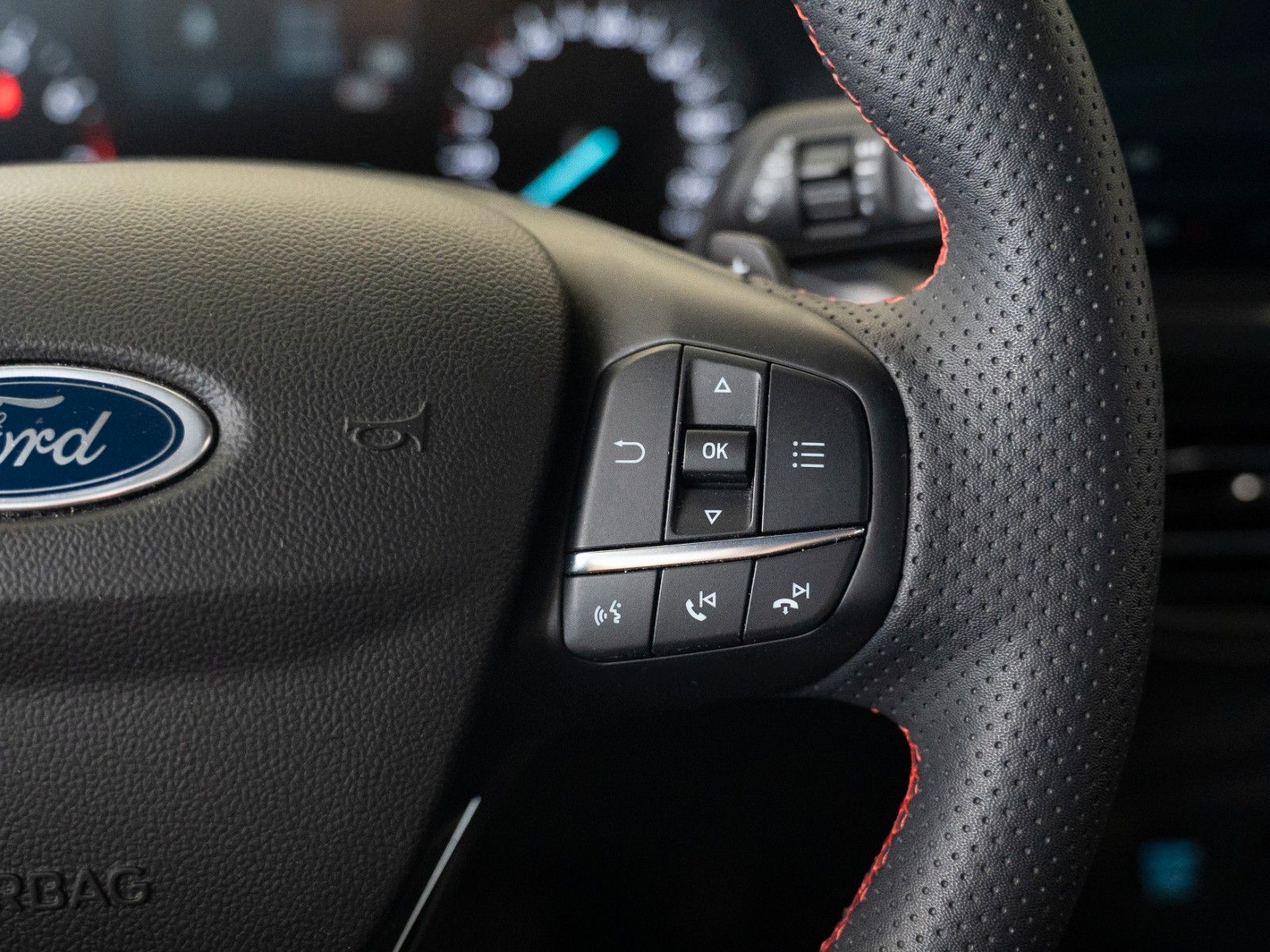 Fahrzeugabbildung Ford Focus Turnier ST-Line AUTOM./WINTER-P./AHK