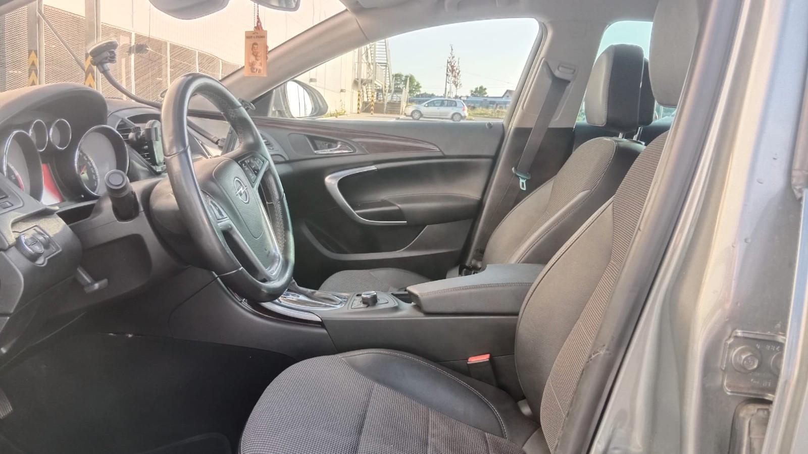Opel Insignia 2011 — photo 10