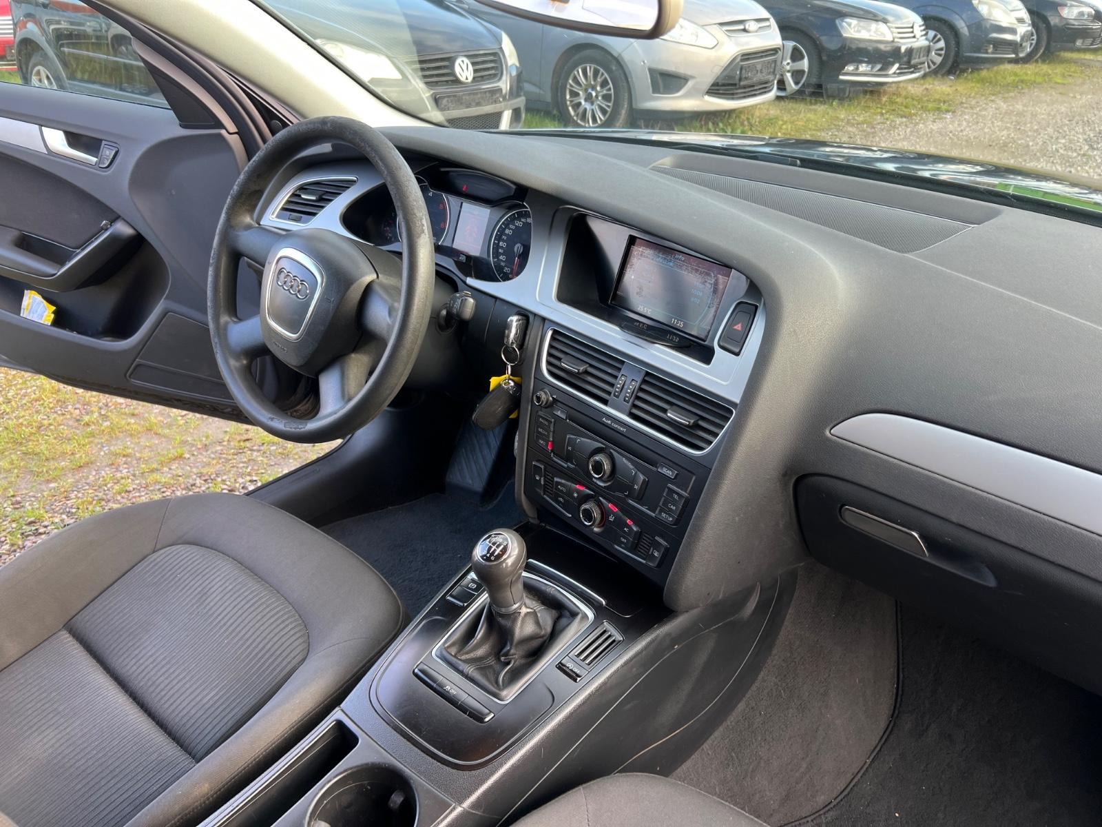 Audi A4 2011 — photo 14