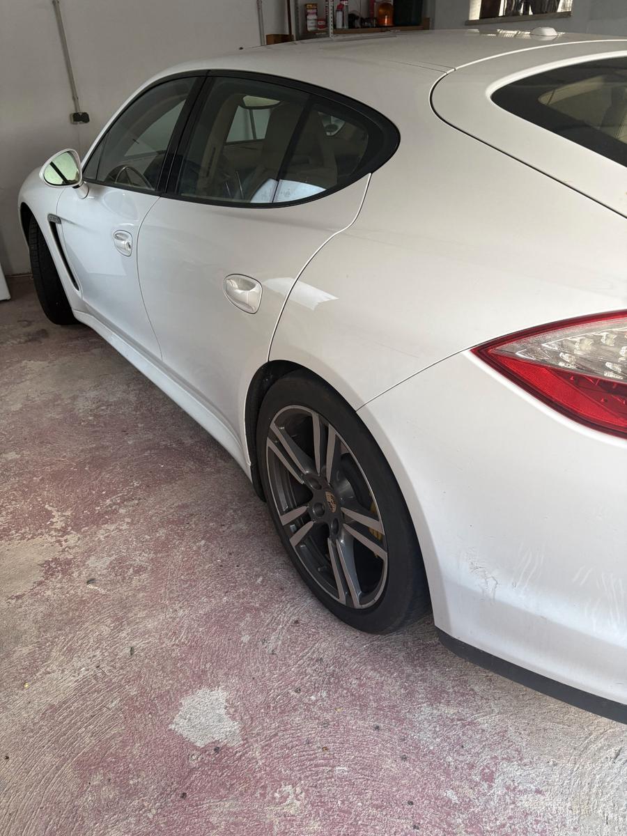 Porsche Panamera 4 