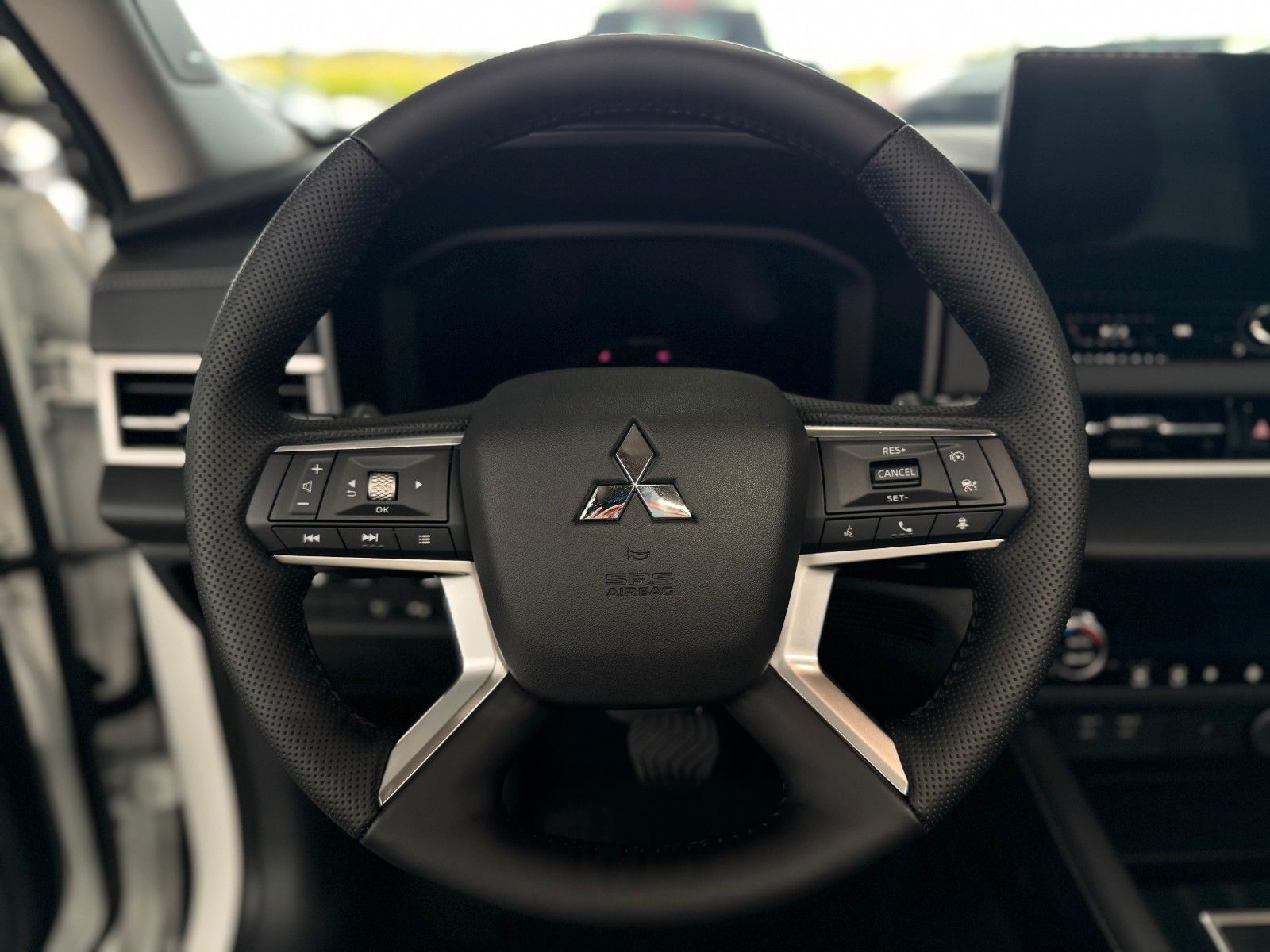 Fahrzeugabbildung Mitsubishi Plug-in Hybrid Outlander Intro Edition
