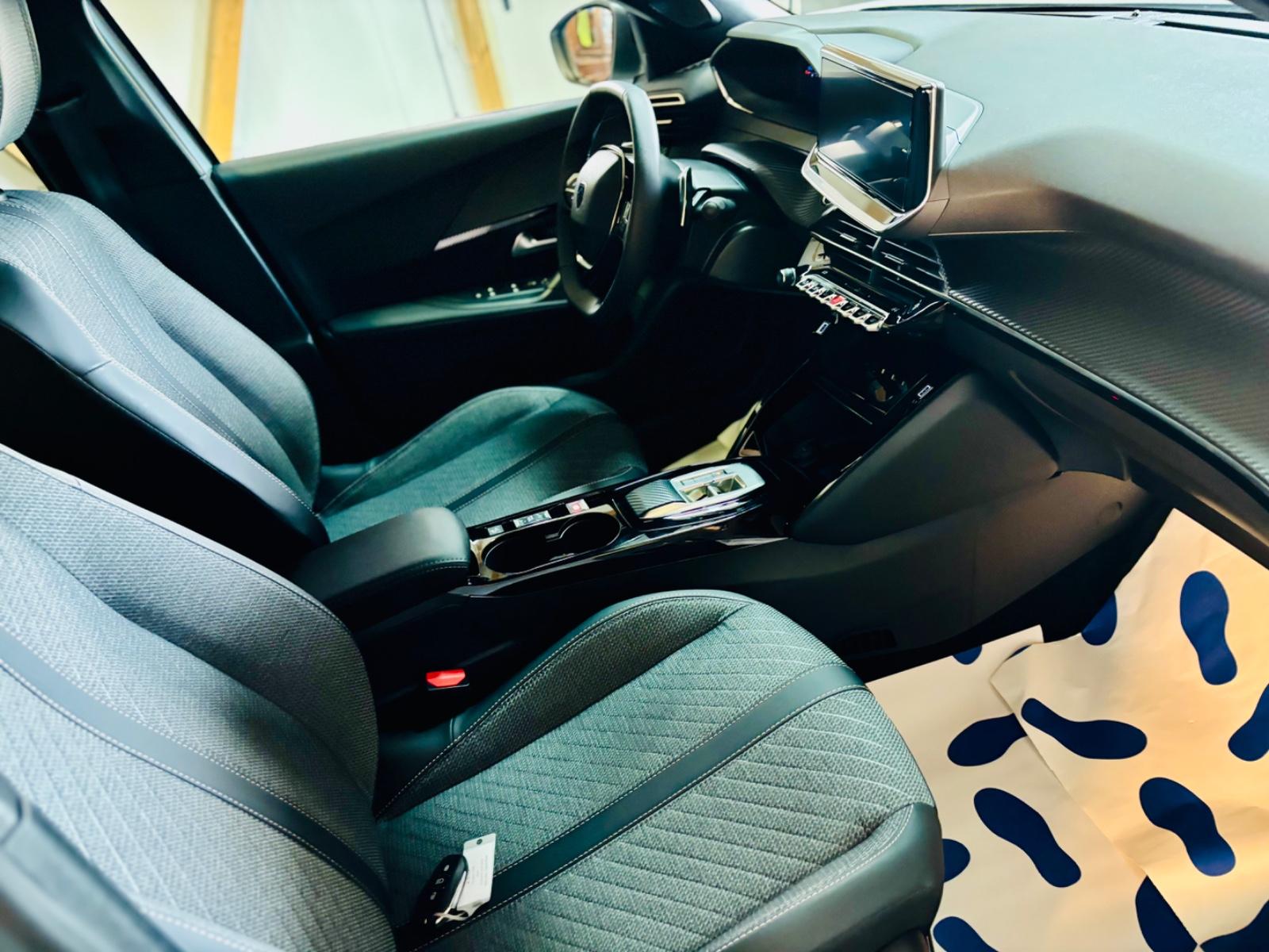Peugeot 2008 Hybrid 136 Allure Anhängerkupplung/8300Km!