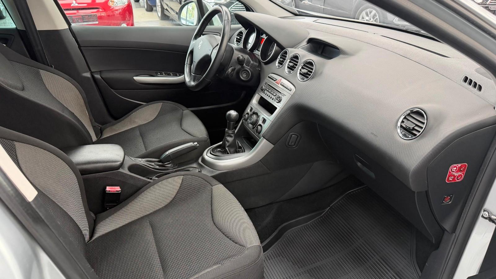 Peugeot 308 2011 — photo 5