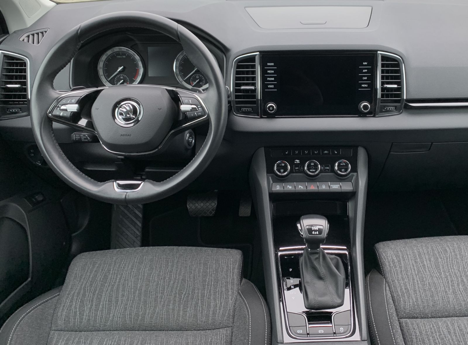 Fahrzeugabbildung SKODA Karoq 2.0 TDI*Style*4x4*LED*Cam*ACC*Navi*