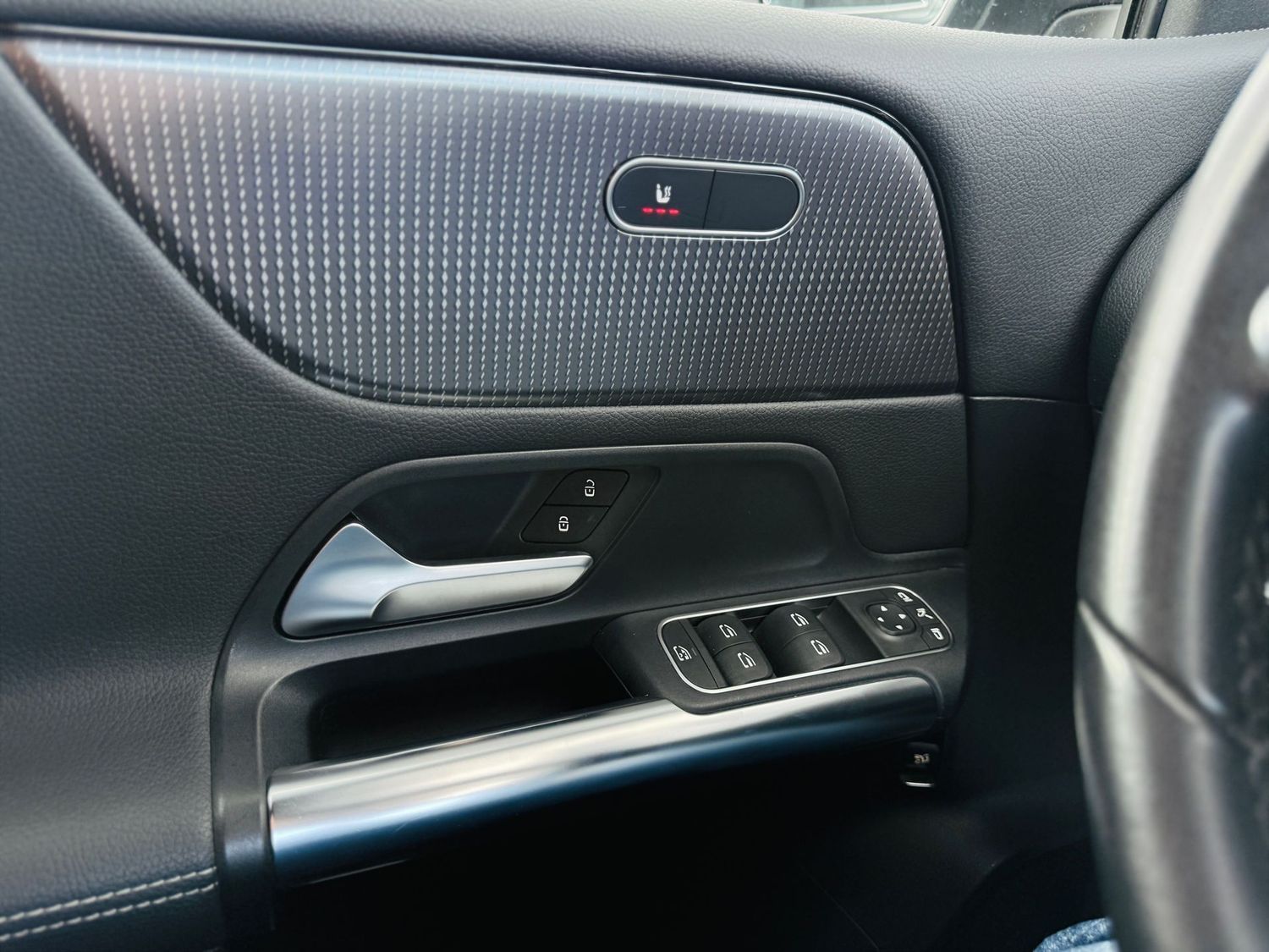 Fahrzeugabbildung Mercedes-Benz B 180 PROGRESSIVE & NIGHT, Autom., LED, EPH, Nav