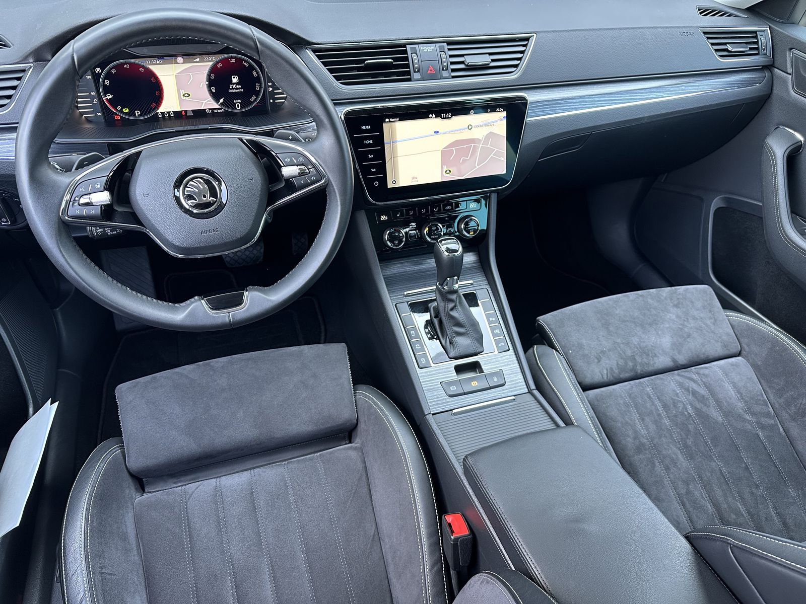 Fahrzeugabbildung SKODA Superb Combi 2.0 TDI DSG Style NAV+LED+360°+ACC