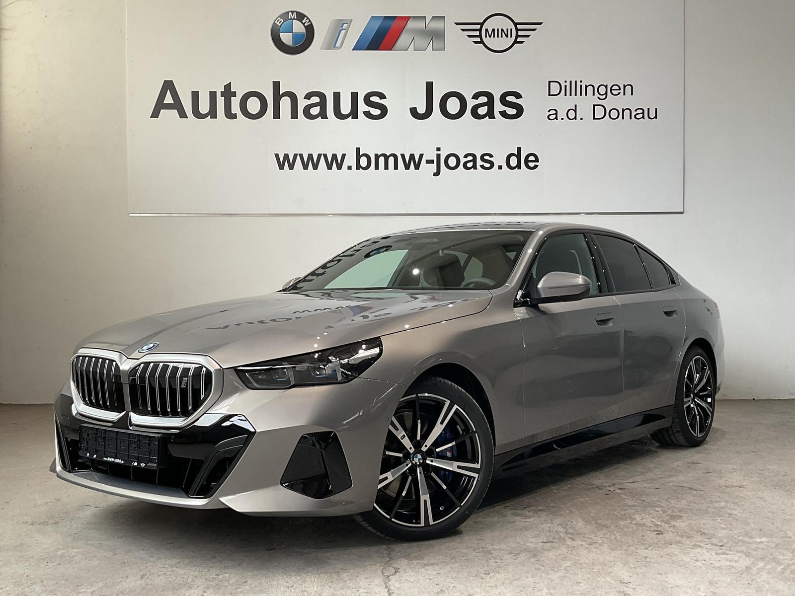 BMW i5 xDrive40 *Sitzbelüftung *AHK *20″ LMR DAB