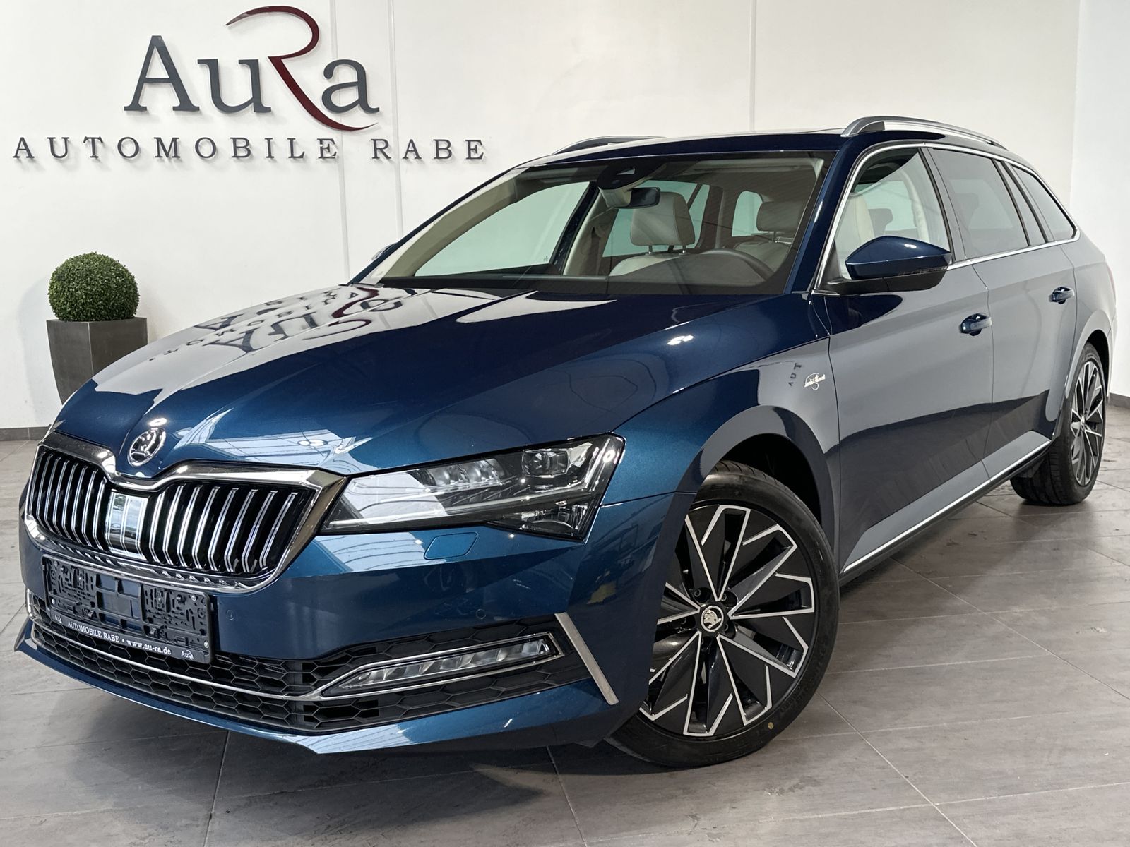 Fahrzeugabbildung SKODA Superb Combi 4x4 L&K NAV+MATRIX+ACC+PANO+CANTON