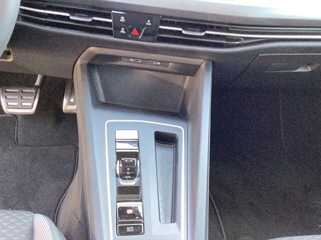 Fahrzeugabbildung Volkswagen Golf VIII Active eTSI DSG LED Navi AID ACC RFK S