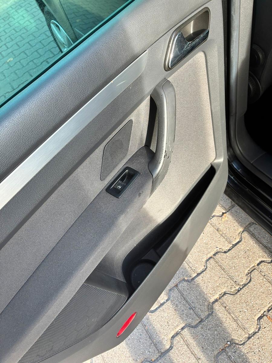 Volkswagen Touran 2005 — photo 12
