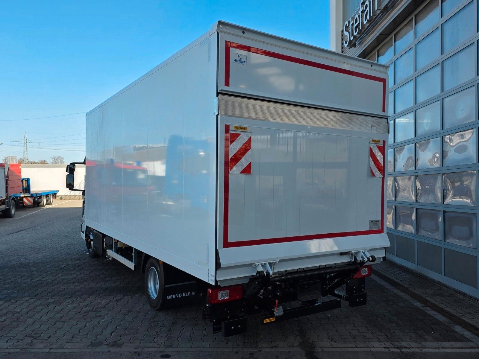 Fahrzeugabbildung Iveco Eurocargo ML80E21 Koffer LBW
