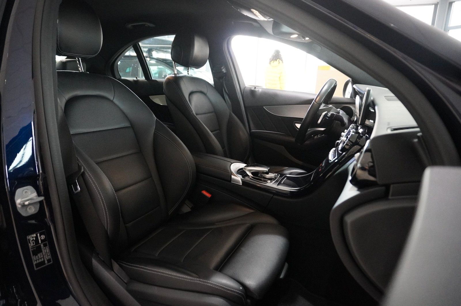 Fahrzeugabbildung Mercedes-Benz C 200 LIM. AMG LINE NAVI/LED/KAMERA/SH/SPORT/AHK