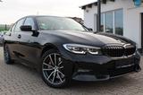 BMW 330 i SportLine Aut. Navi Sitzhzg R.Kamera LED - BMW 330 mit Benzin-Antrieb: Limousine, 330i