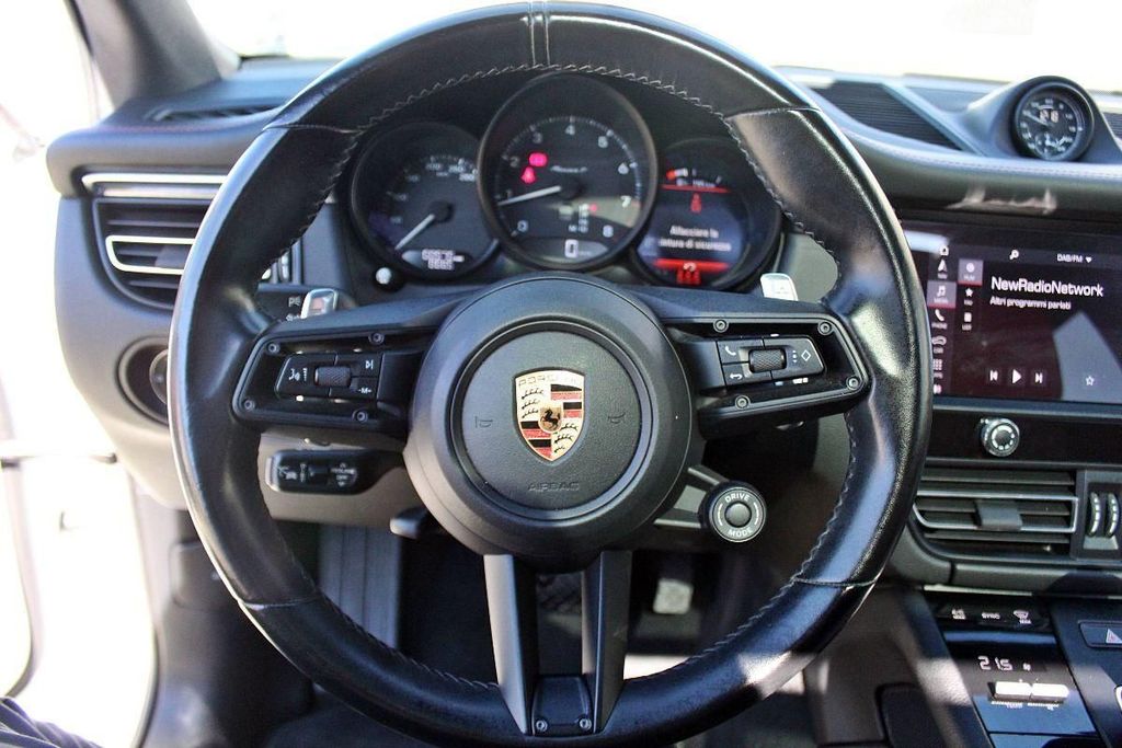 PORSCHE Macan 2023
