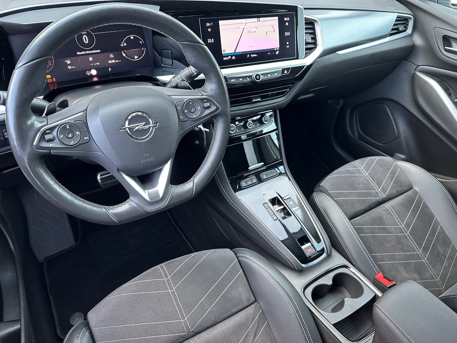 Fahrzeugabbildung Opel Grandland X 1.5 D Aut. Elegance NAV+MATRIX+AHK