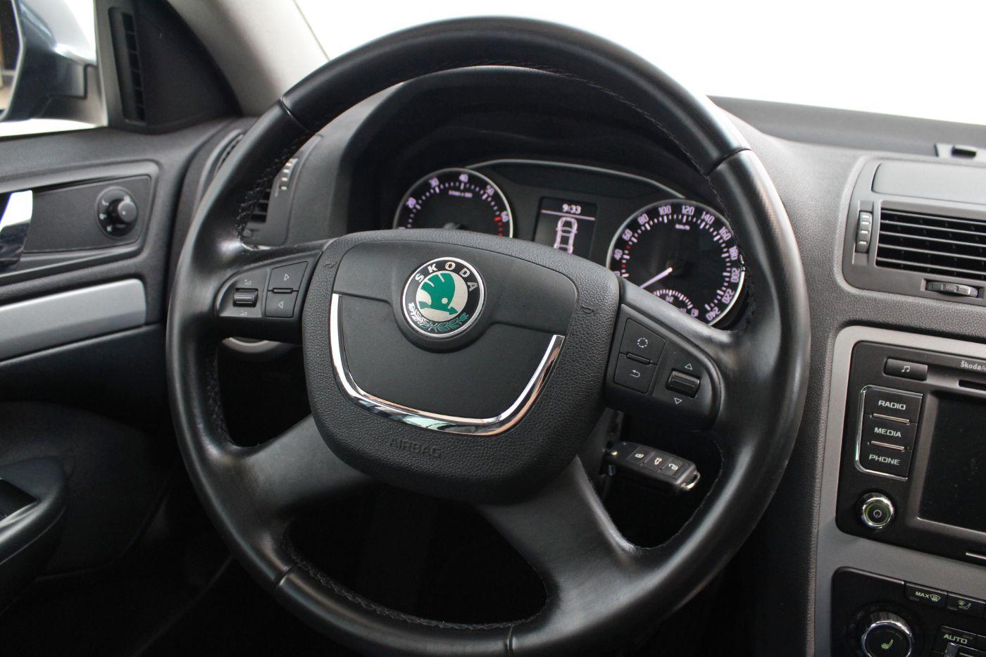 Skoda Octavia 2012 — фото 13