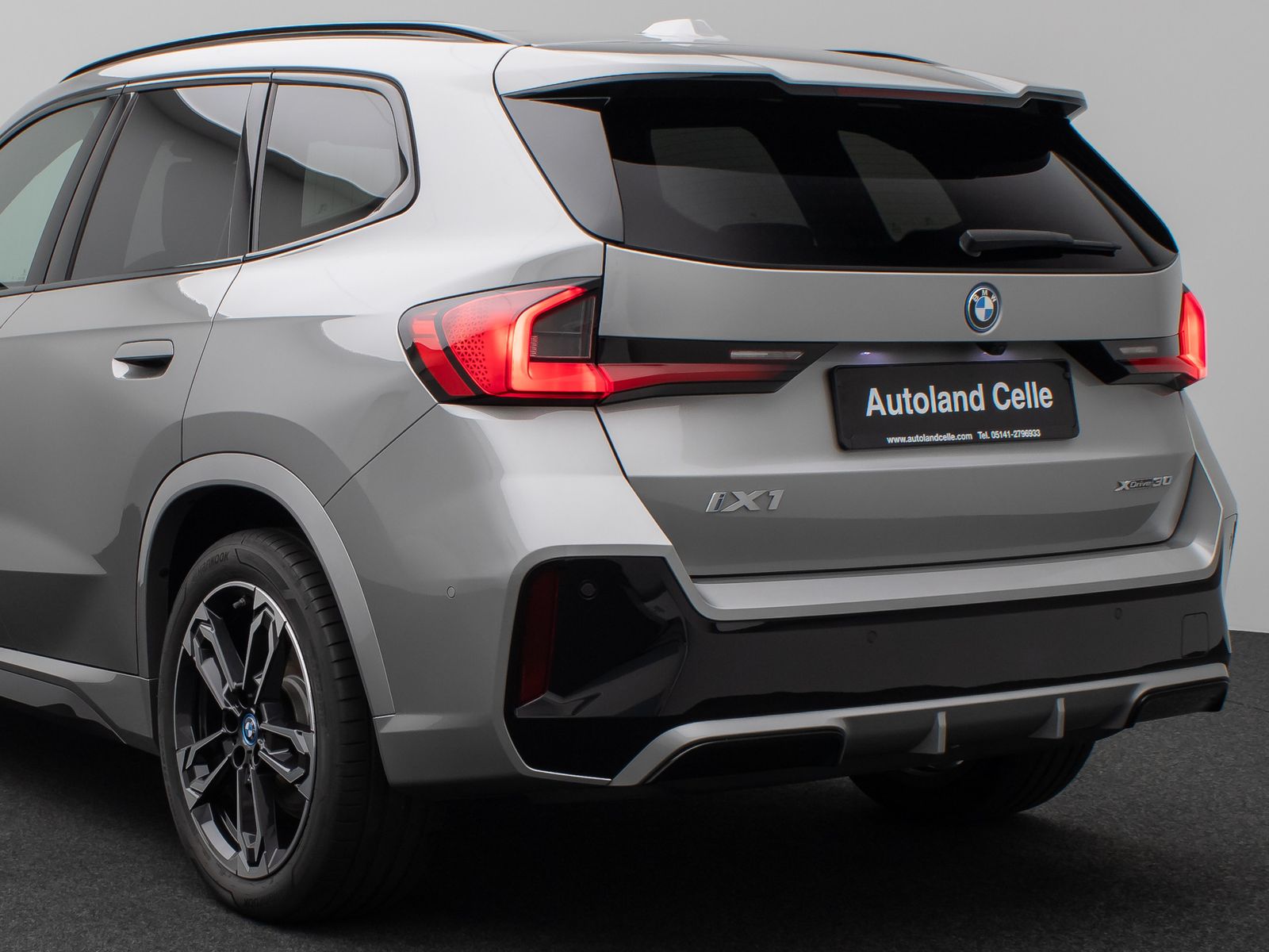 Fahrzeugabbildung BMW iX1 xD30 M Sport DAB Panorama Kamera Komfort 19"