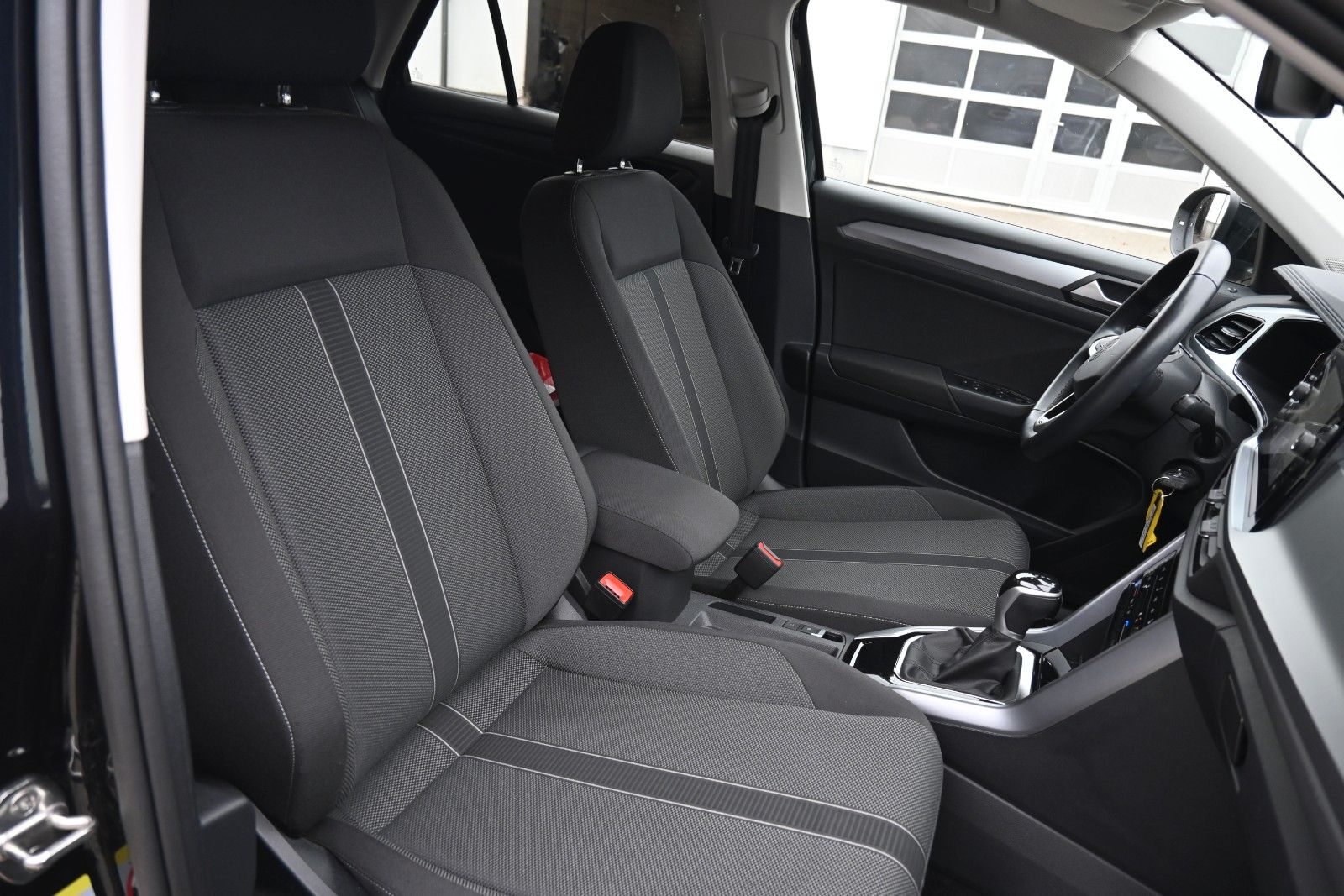 Fahrzeugabbildung Volkswagen T-Roc 1.5 TSI DSG Life*DAB*PDC*AppleCarPlay*SHZG