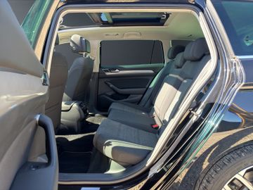 Volkswagen Passat Variant - 11
