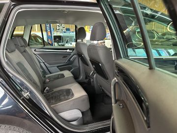 Volkswagen Golf *ACC*NAV*PDC*SitzHZ*2-ZONEN*ALCANTARA*AHK*