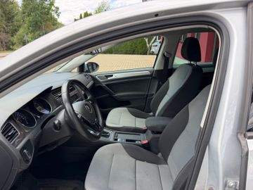 Volkswagen Golf - 10