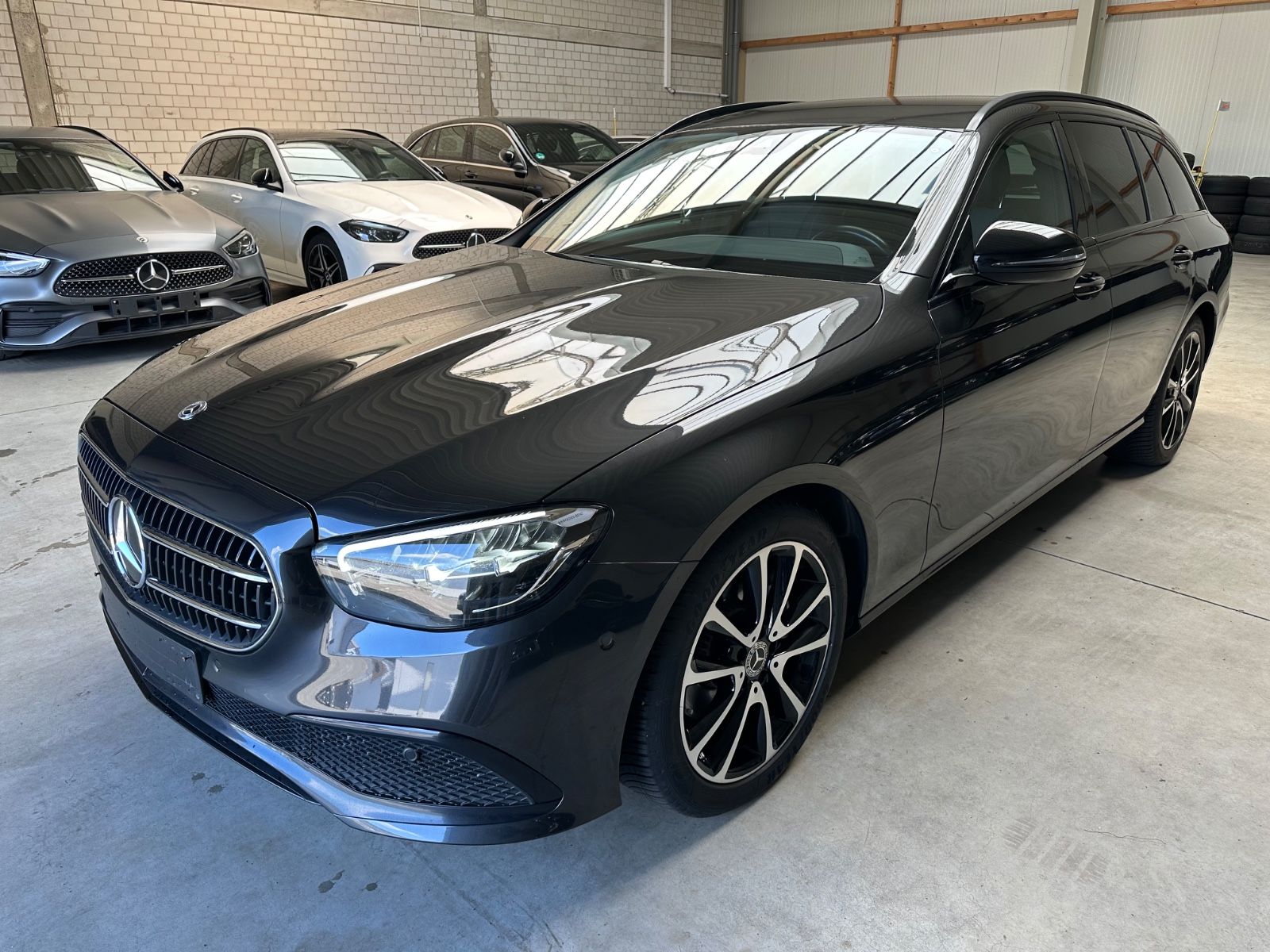 MERCEDES-BENZ E 220 d T 9G Avantgarde Night AHK Kamera LED