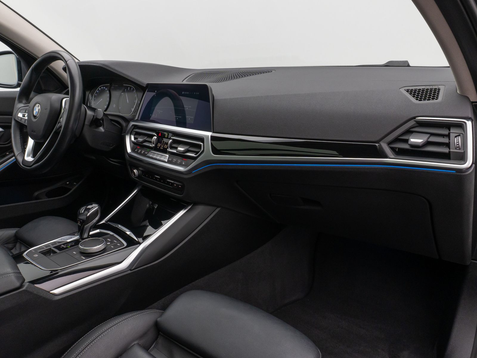 Fahrzeugabbildung BMW 330e Luxury Line Kamera Pano HUD HiFi Individual