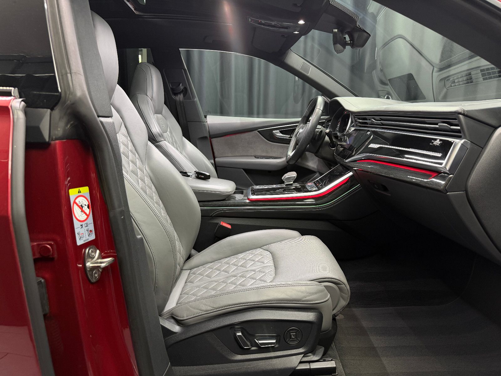 Fahrzeugabbildung Audi SQ8 4.0 TDI quattro|3D BANG&OLUFSEN|RS-SITZE|AHK