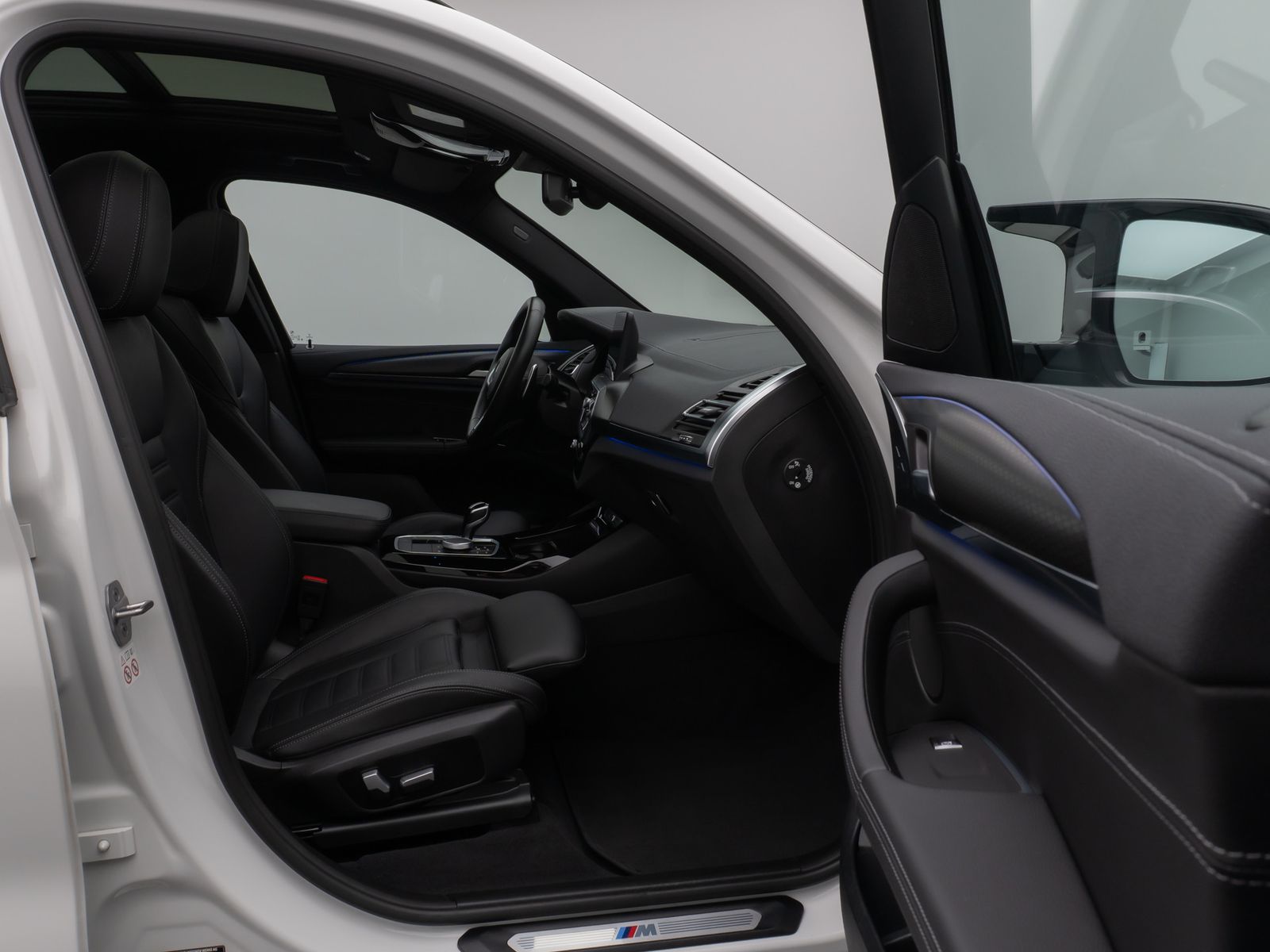 Fahrzeugabbildung BMW X3 M40i Panorama Kamera HUD DAB HiFi LED 20Zoll