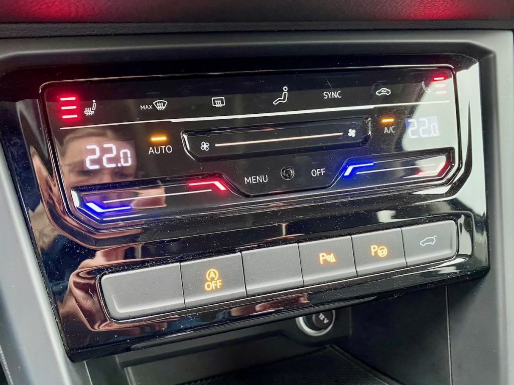 Fahrzeugabbildung Volkswagen Touran 1.5 TSI DSG 7-SITZER AAC AHK LED NAVI