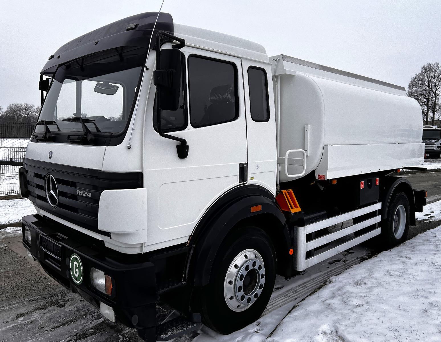 Mercedes-Benz 1824 Tankwagen Blatt-Blatt