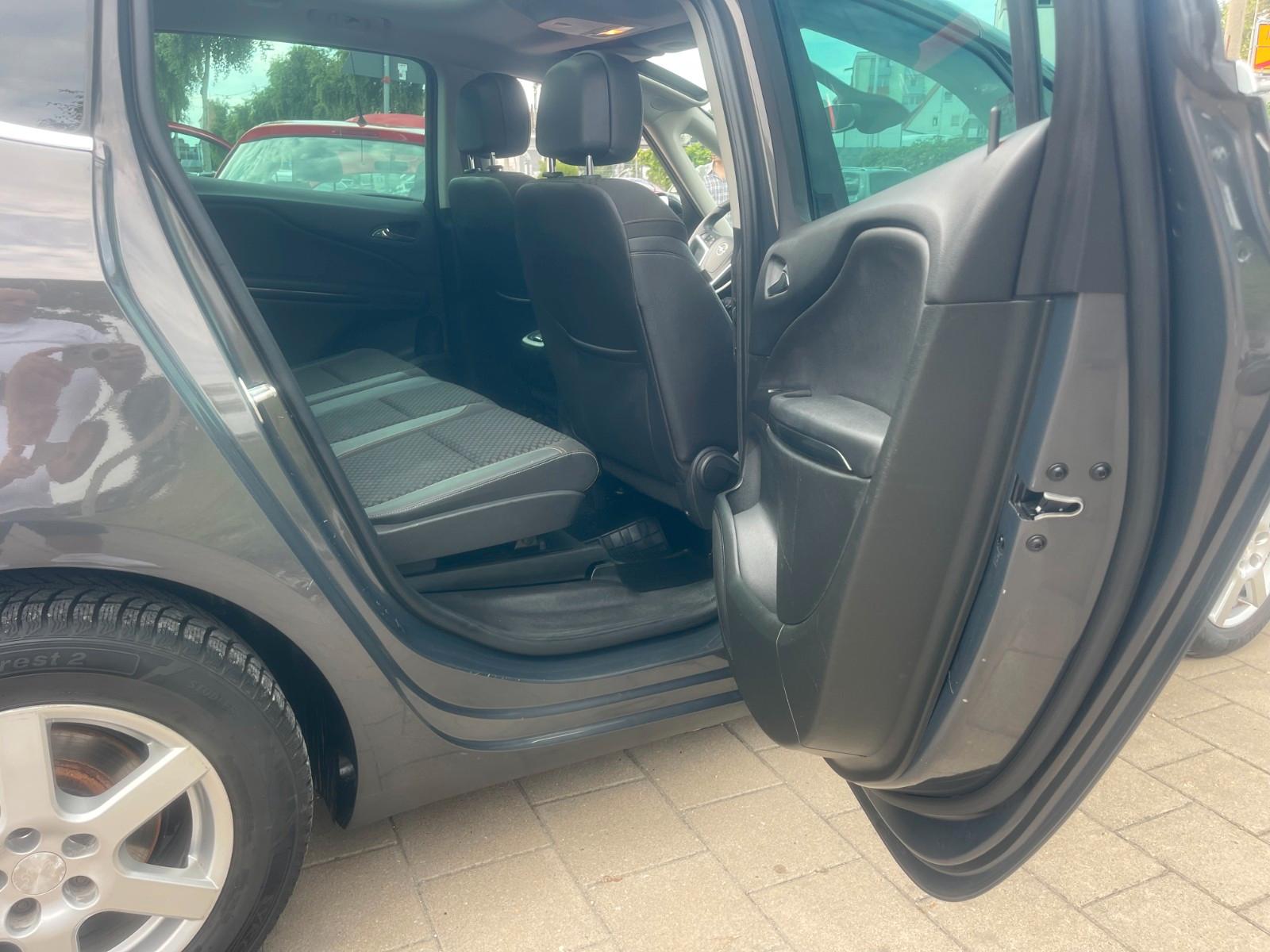 Opel Zafira 2015 — фото 19