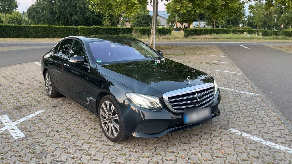 Image of Mercedes-Benz E 220