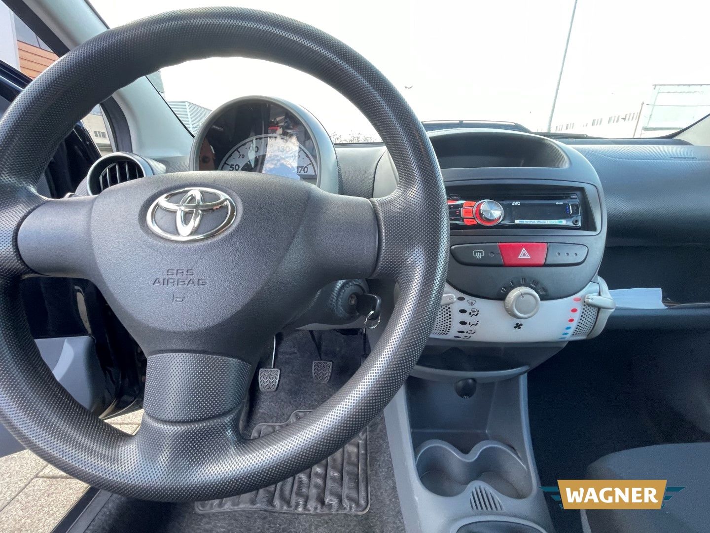 Fahrzeugabbildung Toyota Aygo Basis Servolenkung Radio TÜV 05/2026