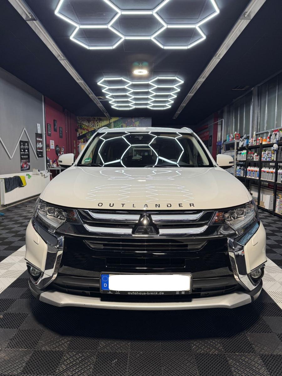 Mitsubishi Outlander Edition+ 4WD 7 Sitzer Euro6 AHK 1-Hand