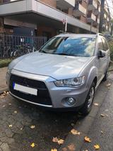 Mitsubishi Mistubishi Outlander 2.2 DI-D 4WD - Mitsubishi Outlander in Düsseldorf