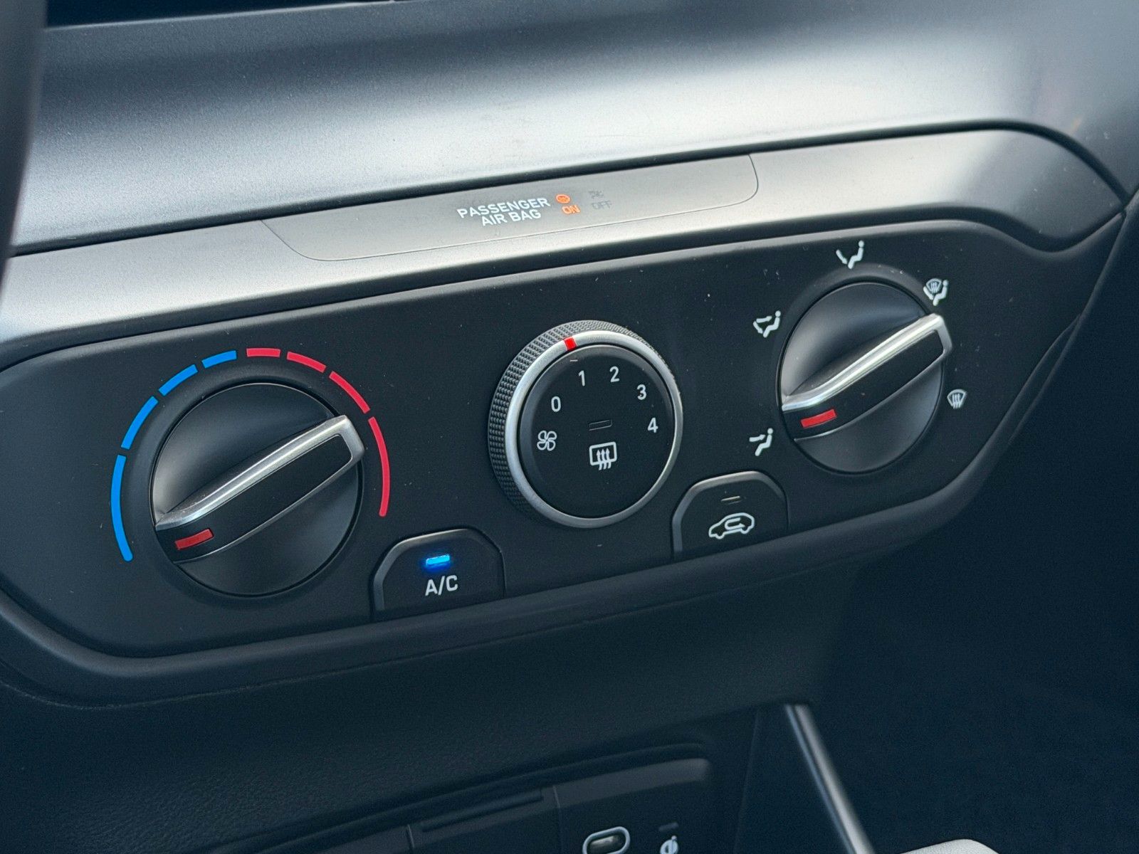 Fahrzeugabbildung Hyundai BAYON 1.0 T-GDI Blackline *Navi*Kamera*BOSE*LED*