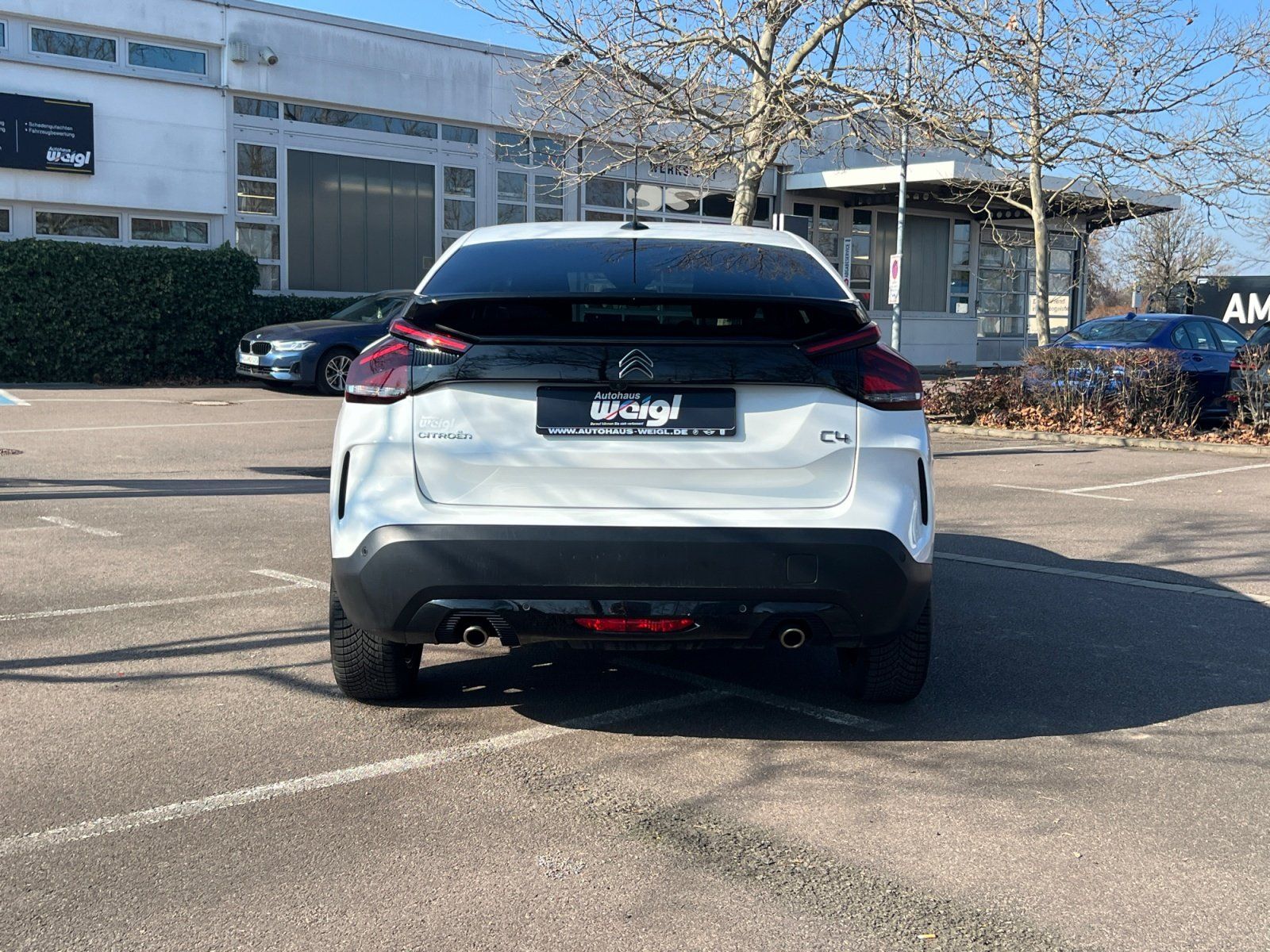 Fahrzeugabbildung Citroën C4 PureTech 130 Shine Kälte Paket Navi DAB Klima