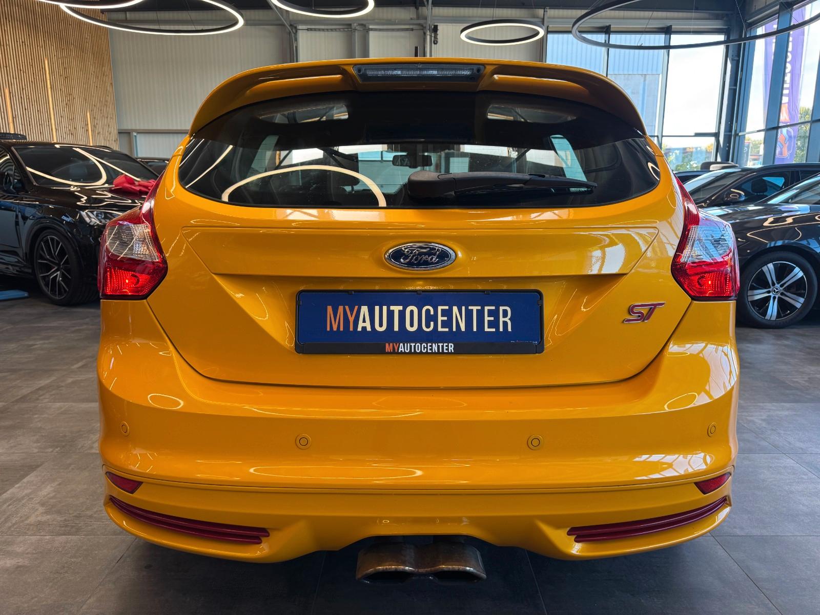 Ford Focus ST 2.0 EcoBoost 250 ch BVM / Recaro / Cuir / Sièges chauffants / Pack Sport
