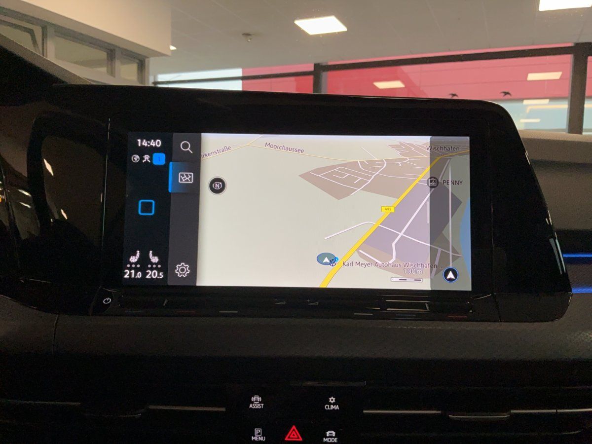 Fahrzeugabbildung Volkswagen Golf VIII Active 1.5 eTSI DSG Pano LED