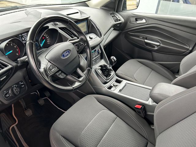 Fahrzeugabbildung Ford Kuga 1.5 +Kamera+AHK+KLM+Allwetter+Navi+SHZ+BT+