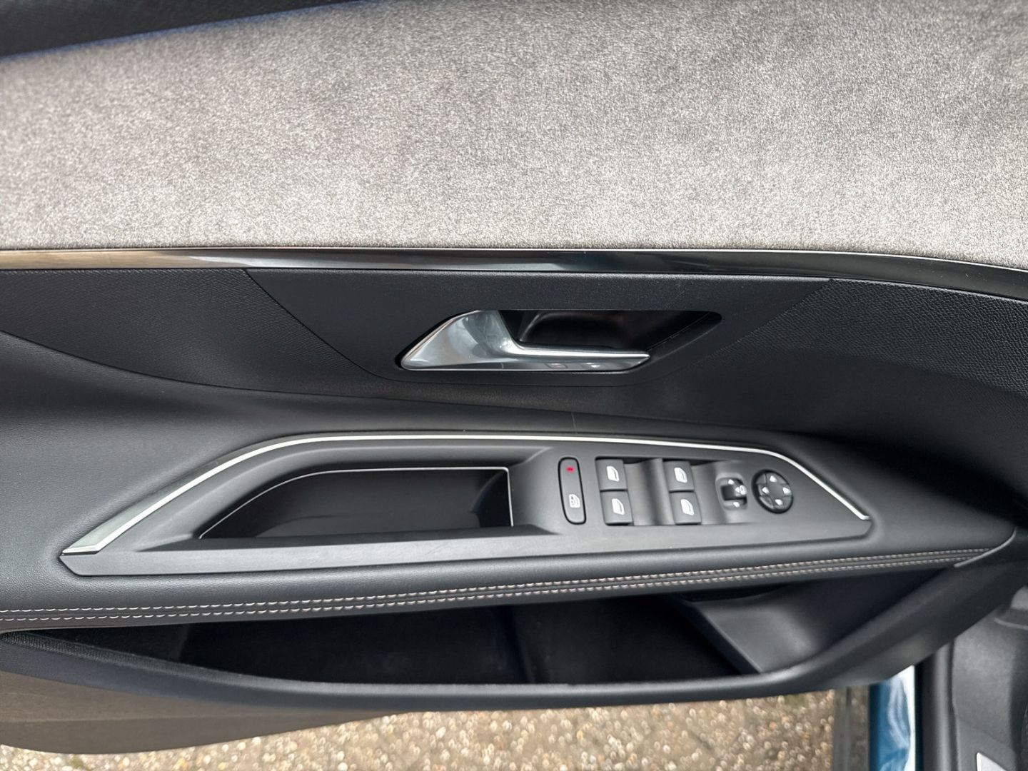 Fahrzeugabbildung Peugeot 3008 Hybrid 136 GT Navi Digitales Cockpit LED AC