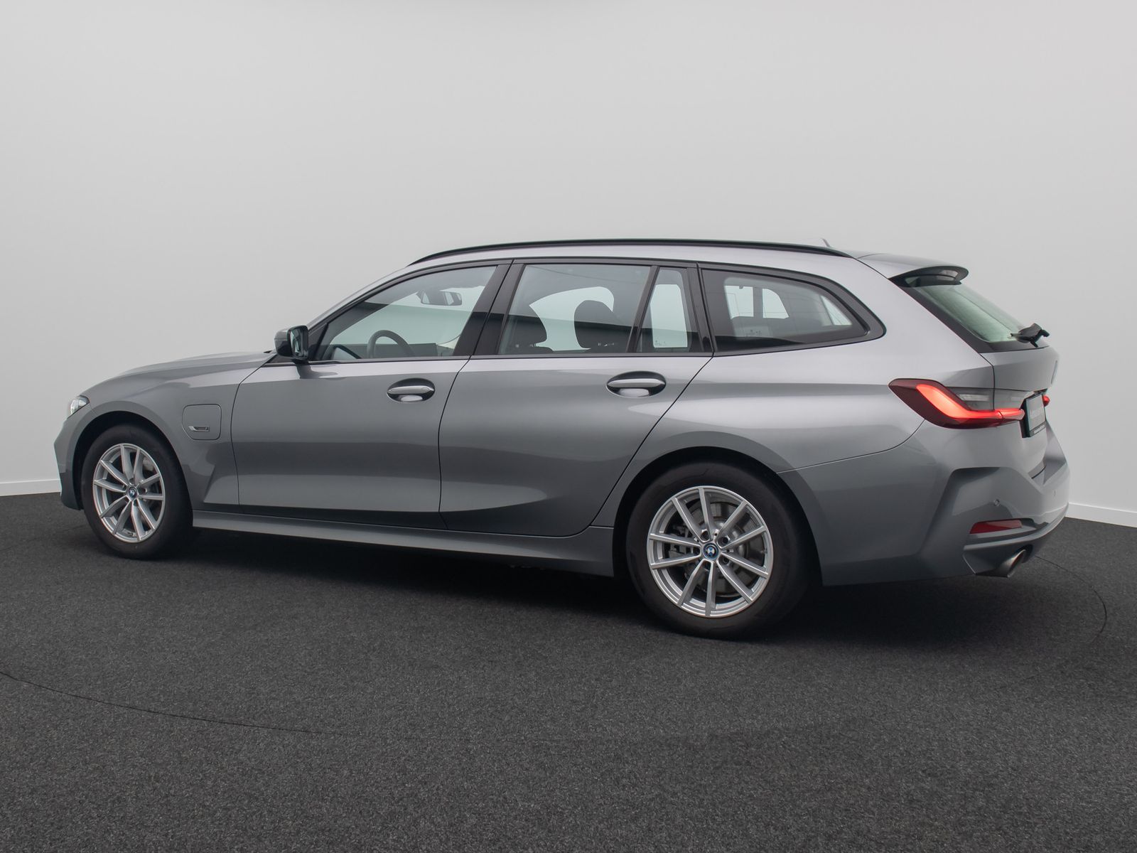 Fahrzeugabbildung BMW 320e AHK Widscreen PDC GeschwndigReg DAB HiFi