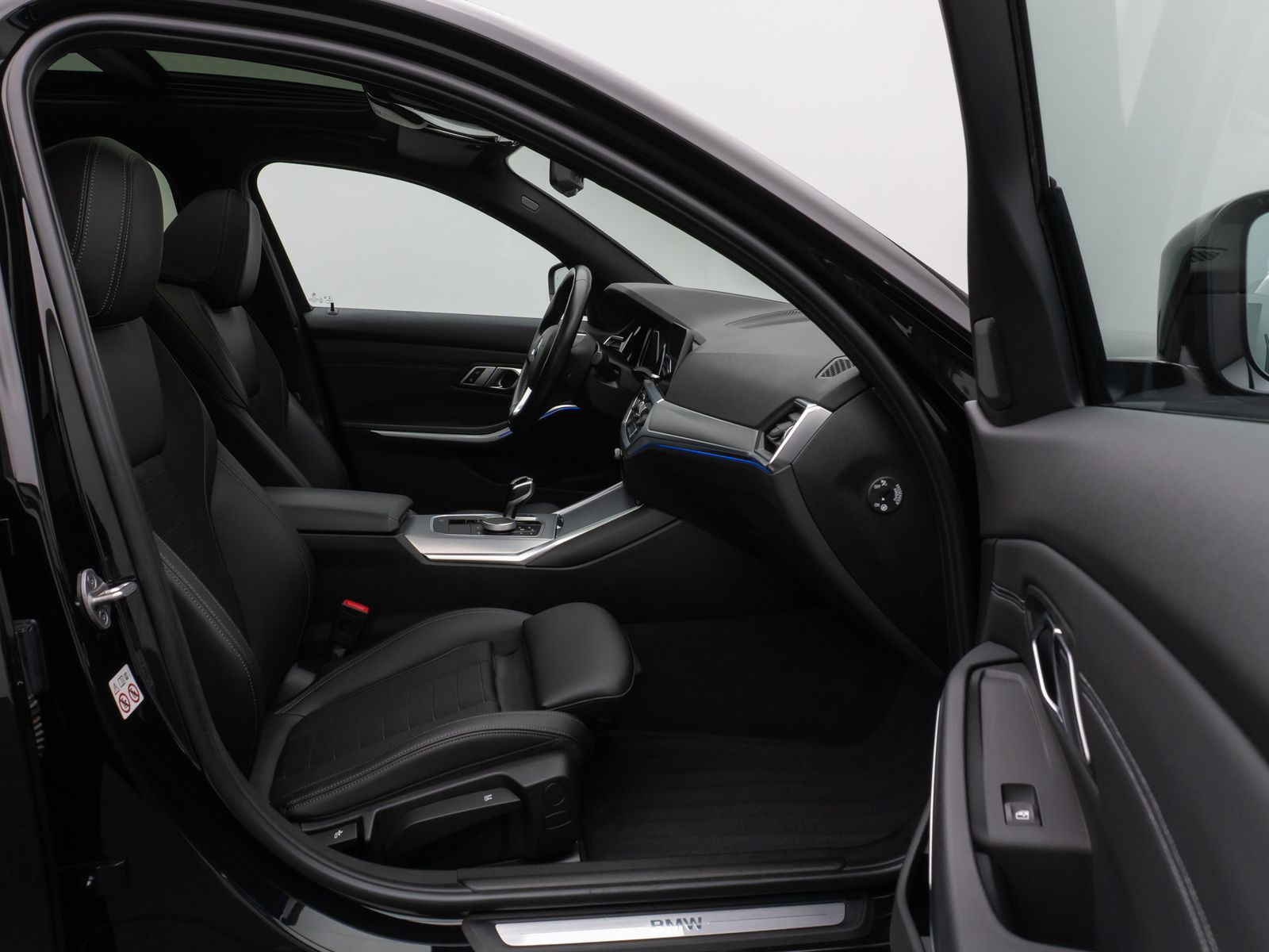 Fahrzeugabbildung BMW 320d Sport Line Panorama Laser HUD DAB HiFi AHK