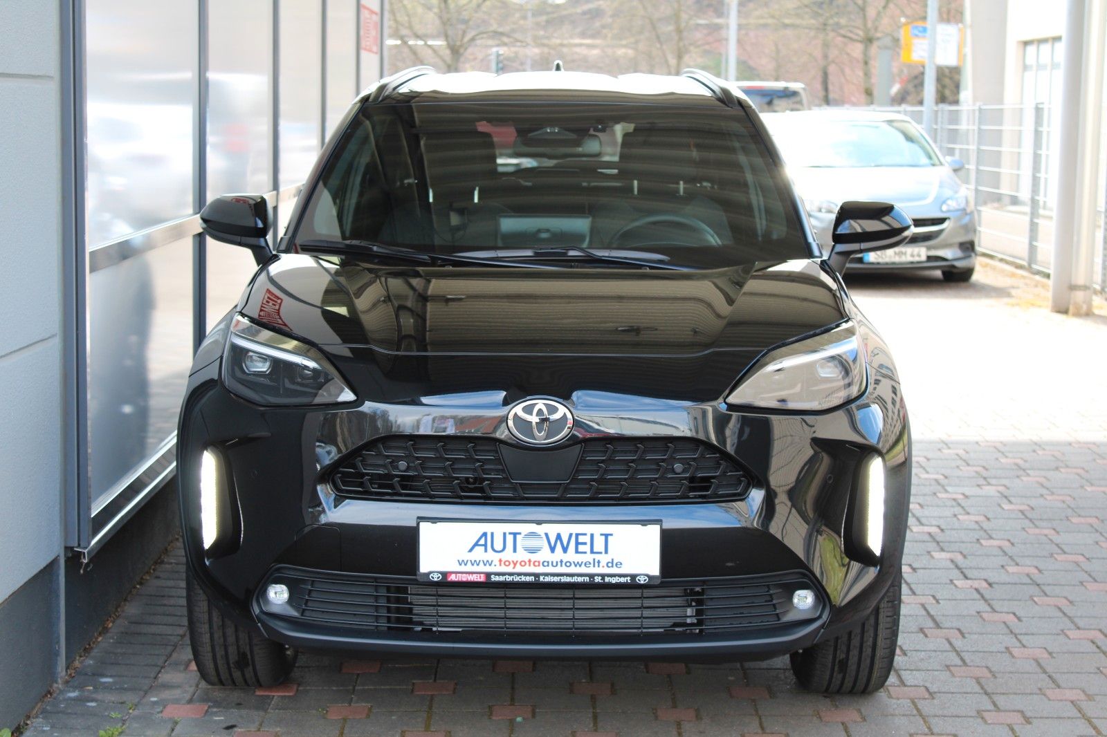 Fahrzeugabbildung Toyota Yaris Cross Hybrid Teamplayer+Winter+Safety