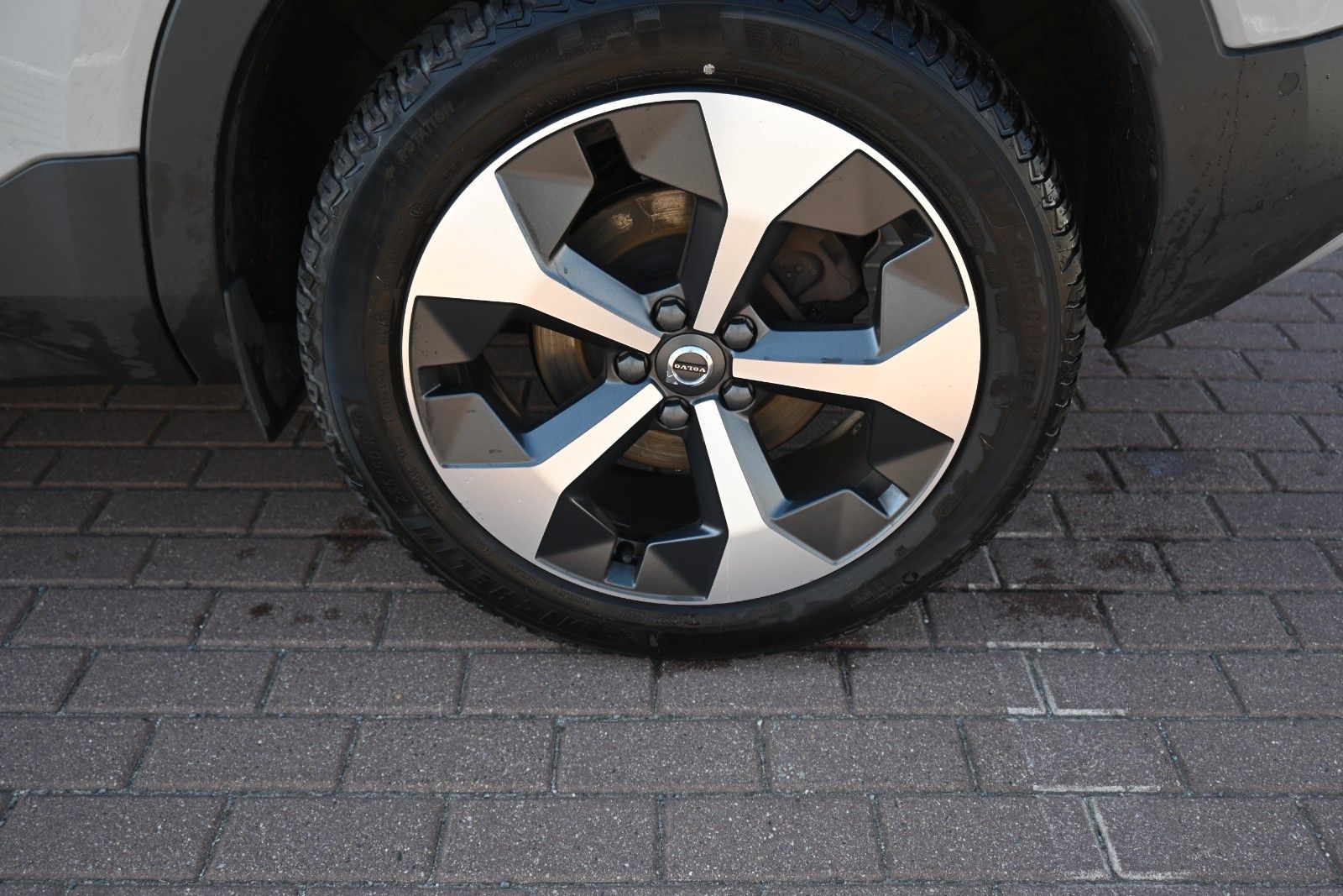 Fahrzeugabbildung Volvo XC40 B3 Benzin Core 2WD*LHZG*360°