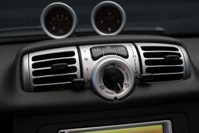 ForTwo fortwo cabrio Brabus/NAVI/LEDER/AUTOMATIK – Vorschau 25