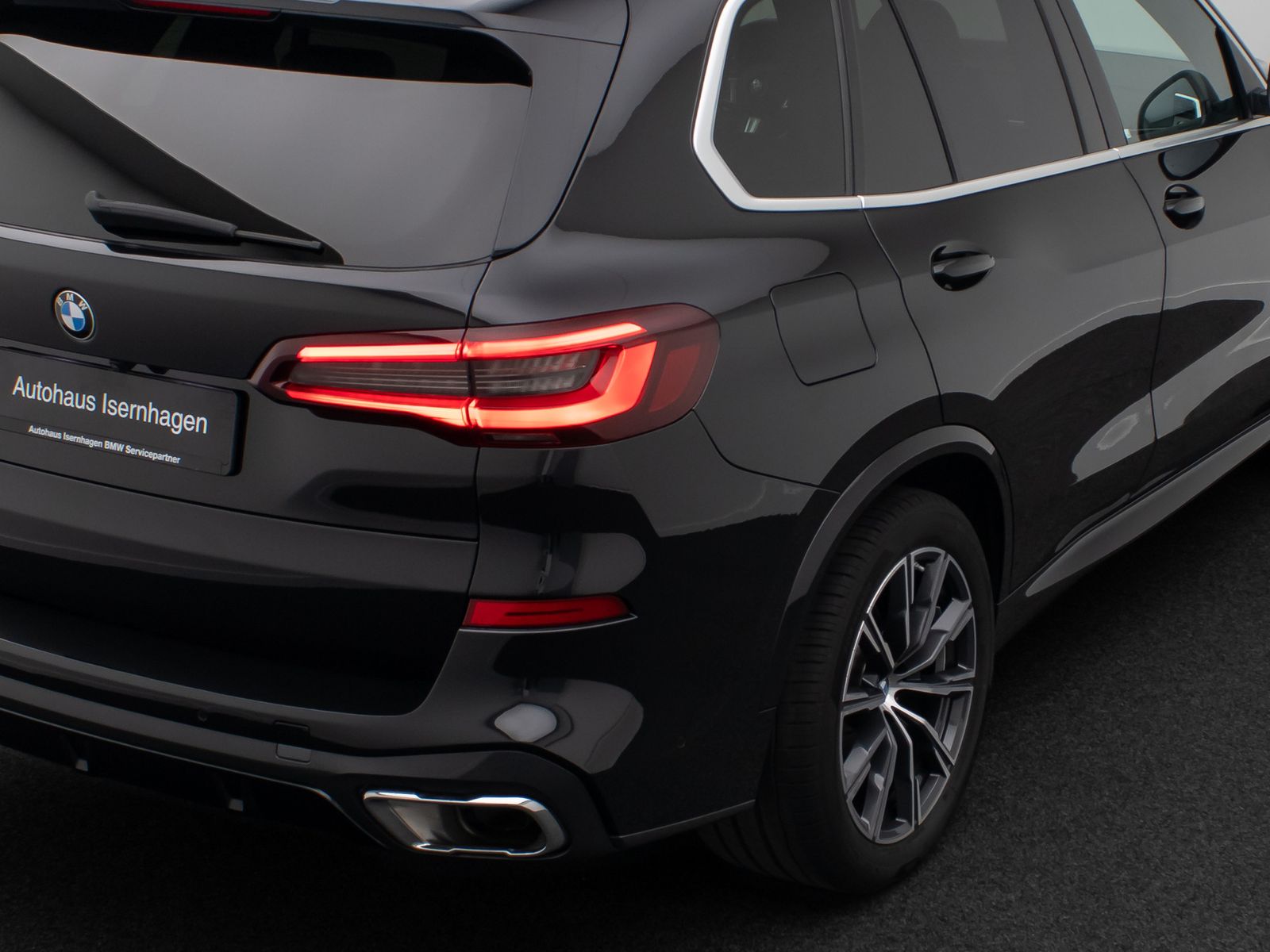 Fahrzeugabbildung BMW X5 xD30d M Sport Panorama 360°HUD DAB HiFi AHK